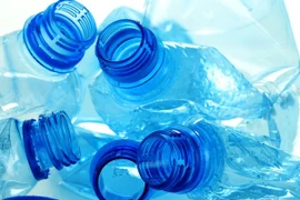 Dậy thì sớm, ung thư vì tái sử dụng chai nhựa