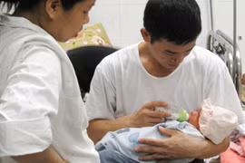 Vợ đẻ, chồng chính thức được nghỉ thai sản tới 14 ngày