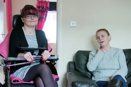 Bệnh nhân liệt toàn thân do bác sĩ quên rút ống gây mê