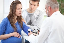Thấy dấu hiệu này, mẹ bầu phải đến gặp bác sĩ ngay