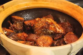 Món cá kho chuối xanh cho ngày mát mẻ 