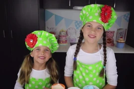 2 bé gái kiếm tiền tỷ nhờ dạy nấu ăn trên youtube 