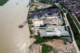 Bắc Ninh: Bến bãi "băm nát" bờ sông Đuống