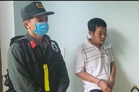 Bắt quả tang 2 đối tượng vận chuyển gần 10.000 bao thuốc lá lậu