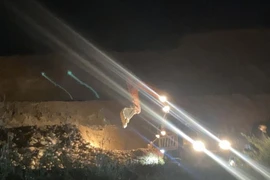 Khai thác đất trái phép trong đêm tối tại xã Bắc Phong, Hòa Bình