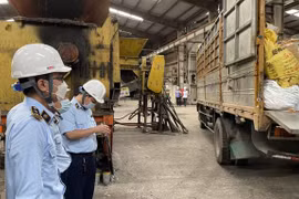 Tiêu hủy hàng hóa vi phạm gần 2 tỷ đồng tại Quảng Ninh