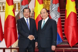 Hình ảnh Thủ tướng đón Thủ tướng Campuchia Hun Sen