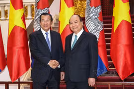 Hình ảnh Thủ tướng đón Thủ tướng Campuchia Hun Sen