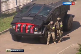 Video: Xem siêu giáp bảo vệ binh sĩ và xe bọc thép "khủng" nhất thế giới