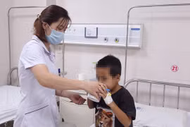 Con nguy kịch vì cha mẹ cho uống thuốc nam trị bệnh thận