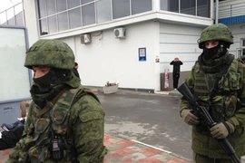 Nga tố các tay súng Ukraine đánh chiếm Bộ Nội vụ Crimea