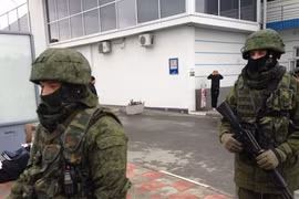 Nga tố các tay súng Ukraine đánh chiếm Bộ Nội vụ Crimea