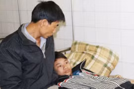 Thầy giáo tát học trò thủng màng nhĩ