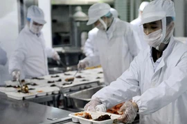 Chi tiết xuất cơm vô trùng trên tàu 200 nghìn đồng