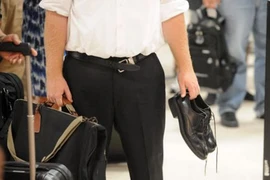 Chính phủ Mỹ cảnh báo về bom giấu trong giày dép