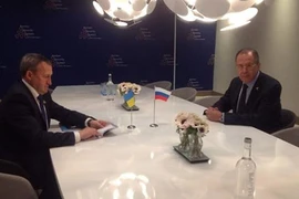 Ngoại trưởng Nga, Ukraine lần đầu “mặt đối mặt” chất vấn