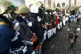 Hàng nghìn thành viên cực hữu Ukraine dọa "oanh tạc" Quốc hội