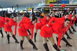 Ngất ngây dàn người đẹp nhảy flashmob tại sân bay Trung Quốc