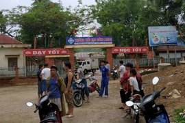 Kẻ nghi "ngáo đá" cầm dao vào trường đâm chết một học sinh ở Thanh Hoá