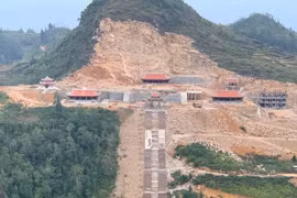 Khu du lịch tâm linh Lũng Cú: Bộ VHTTDL vẫn nói “không đúng quy hoạch”!