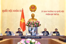 Thông qua Nghị quyết quy định chức vụ, chức danh Trung tướng, Thiếu tướng