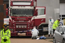 39 người chết trong container: Đàm phán đưa thi thể nạn nhân về nước, nhận ở sân bay Nội Bài