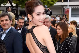 Ngọc Trinh ăn vận lố lăng, phản cảm tại LHP Cannes: Được và mất!