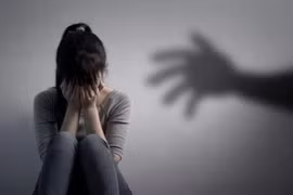 Bán trinh con gái 13 tuổi cho bác sĩ nha khoa Hà Nội, xử mẹ thế nào?