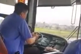 Lái xe buýt dùng điện thoại khi điều khiển phương tiện và kết đắng