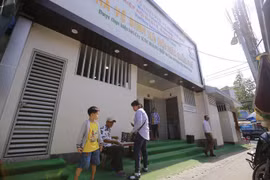 Đập nhà vệ sinh 1,6 tỷ... xây mới “y hệt” ở Bình Dương: Uẩn khuất gì không?