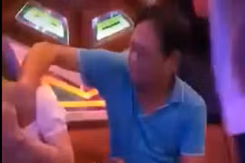 “Quan huyện” Đắk Lắk sờ ngực nữ tiếp viên quán karaoke: Đạo đức công chức ở đâu?