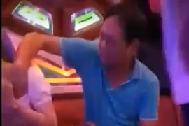 “Quan huyện” Đắk Lắk sờ ngực nữ tiếp viên quán karaoke: Đạo đức công chức ở đâu?