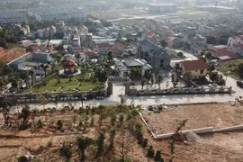 Trách nhiệm của chính quyền ra sao khi loạt biệt thự xây trái phép ở Hạ Long