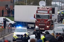 39 thi thể trong container, 31 người Việt “mất tích” ở Anh: Nóng hầm hập!