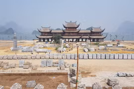 Chùa Tam Chúc của đại gia Xuân Trường: Chưa hoàn thiện đã thu “khủng”?