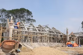 Chùa Linh Sâm xẻ đất đền Hữu xây trái phép ở Nghệ An: Ai tài trợ vốn xây?