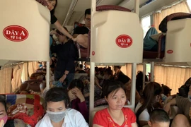 Từ lời than của “thượng đế”, liên tiếp phạt xe khách nhồi nhét quá người quy định