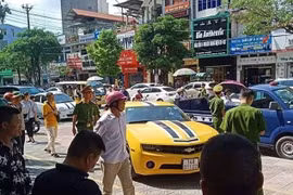 Clip CSGT Quảng Ninh cầm súng AK truy đuổi xe sang Chevrolet Camaro