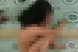 Nữ sinh lớp 9 bị nhóm bạn lột quần áo, đánh hội đồng phải nhập viện