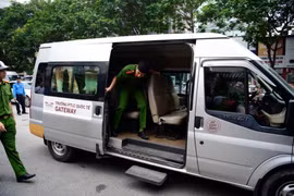 Bỏ quên học sinh trên xe, trường Đồ Rê Mí bị đình chỉ... Gateway thì sao?