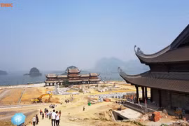 Vì sao hàng vạn người kéo đến chùa Tam Chúc của đại gia Văn Trường?