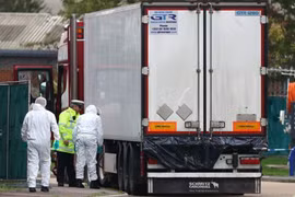 39 thi thể trong container: có 4 hồ sơ nghi người Việt, 20 người khác an toàn?