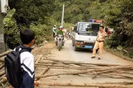 Sự thật CSGT bị dân chặn đường đòi xe... “nóng” dư luận Sơn La