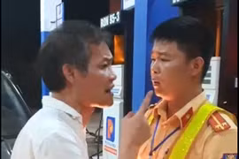 Tài xế xe biển xanh tát CSGT Thanh Hoá: Say xỉn, tè bậy... nổi máu côn đồ