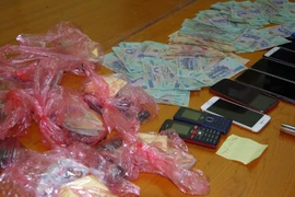 Cận cảnh nhóm đối tượng xăm trổ tàng trữ súng để đánh bạc tại Hưng Yên