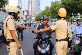 Quyền giám sát của người dân đối với CSGT như nào?