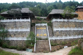 Phim trường BBK cho đoàn phim Trung Quốc ở Lạng Sơn: Chủ đất bị “xử”, quan chức được “tha”?