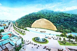 Bình Định chi 86 tỷ tạc phù điêu Lạc Long Quân - Âu Cơ vào núi: Sao không hỗ trợ dân nghèo?