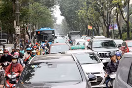 Thu phí ô tô chống ùn tắc, cơ quan quản lý nhà nước có đang chọn phần dễ?