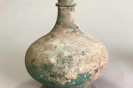 Chiếc bình 2.000 tuổi chứa chất lỏng bí ẩn trong mộ cổ TQ 